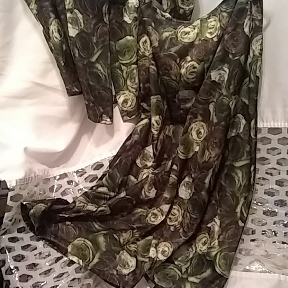 Ladies shirt and skirt - Picture 2 of 3